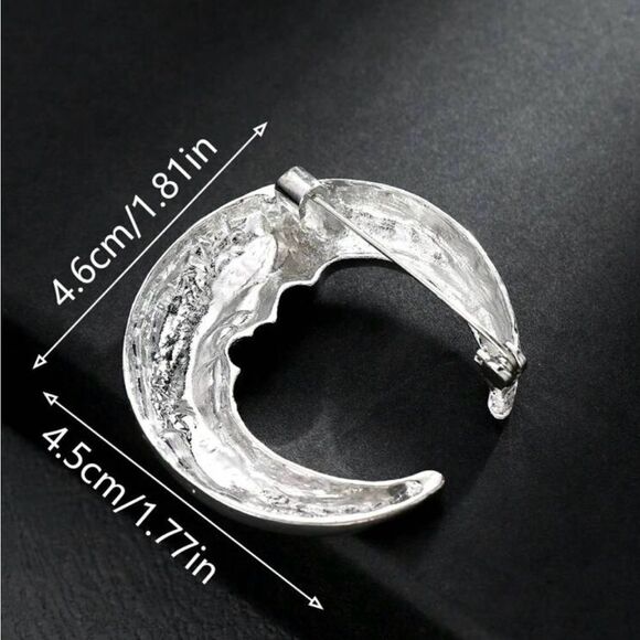 Gothic Vintage inspired Moon Brooch Silver Tone engraved face detailing - Picture 2 of 3